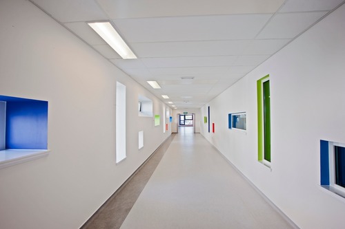 Jak dobrze zaprojektować wnętrza w szpitalach aby było bezpiecznie i estetycznie?
